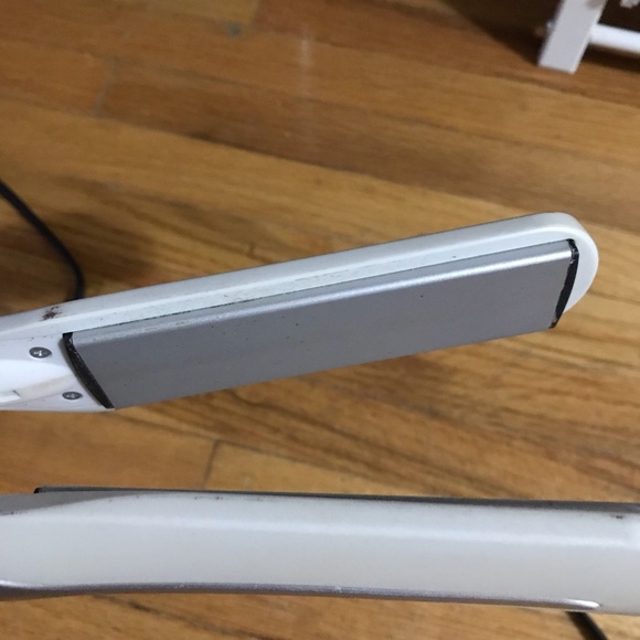 Revlon hair straightner - Picture 2 of 3